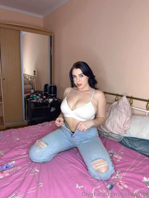 you like skinny jeans?👅