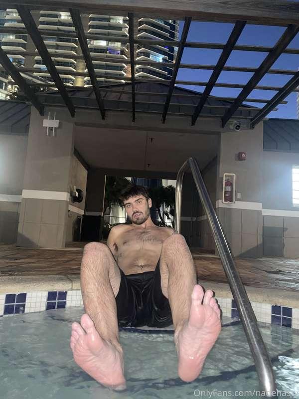 imagine fucking in the pool 😉