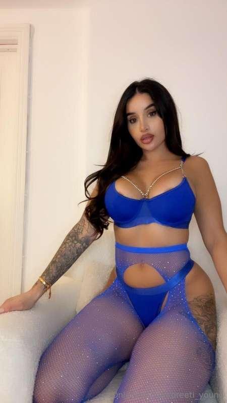 I’m all dressed up & horny as hell 😈