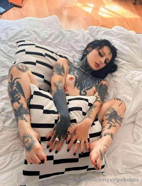 ## THIS CRAZY BITCH LOVES ANAL 🥵 @margotika Her juicy ass lo..