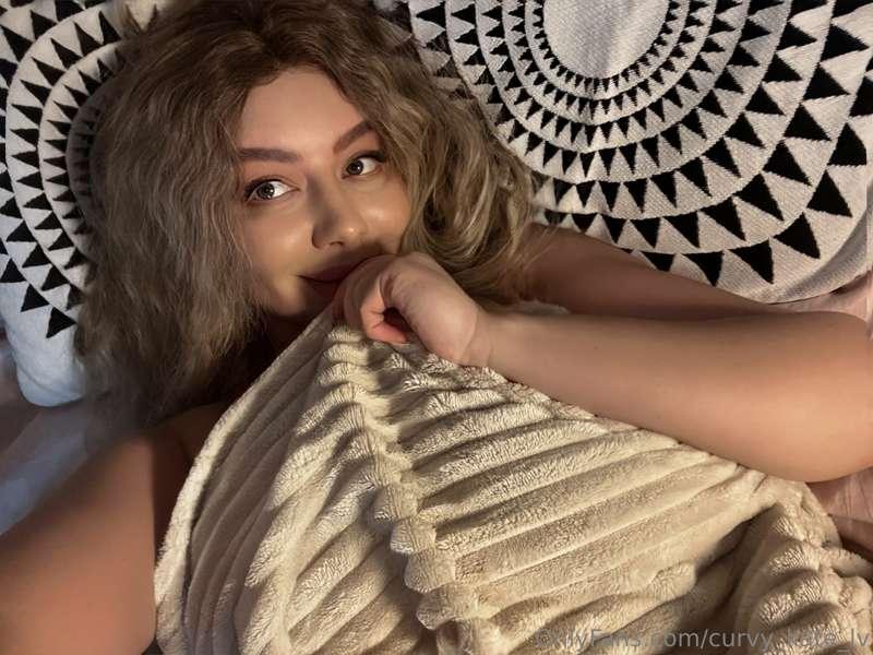 My bedroom is so warm tonight!🔥🔥 I was thinking a lot about ..