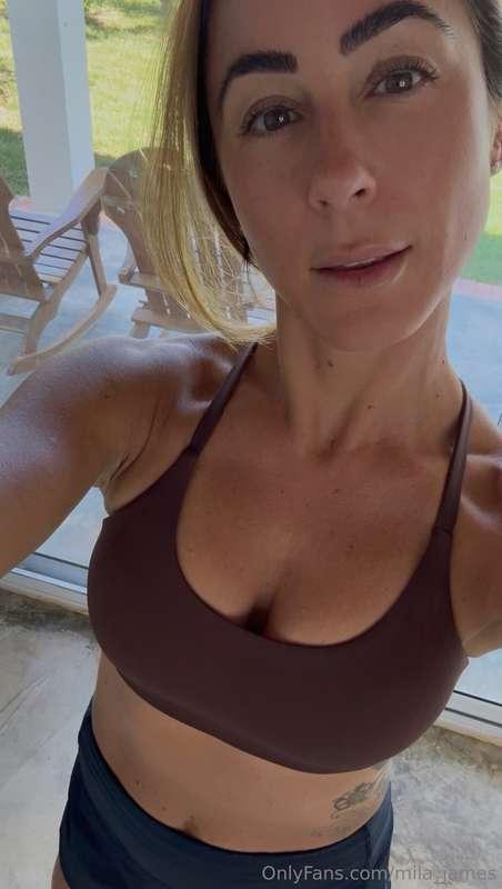 It’s never too early or too late to crush a workout😇😉. 