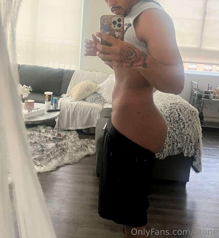 Thicc asf! Who wanna taste?