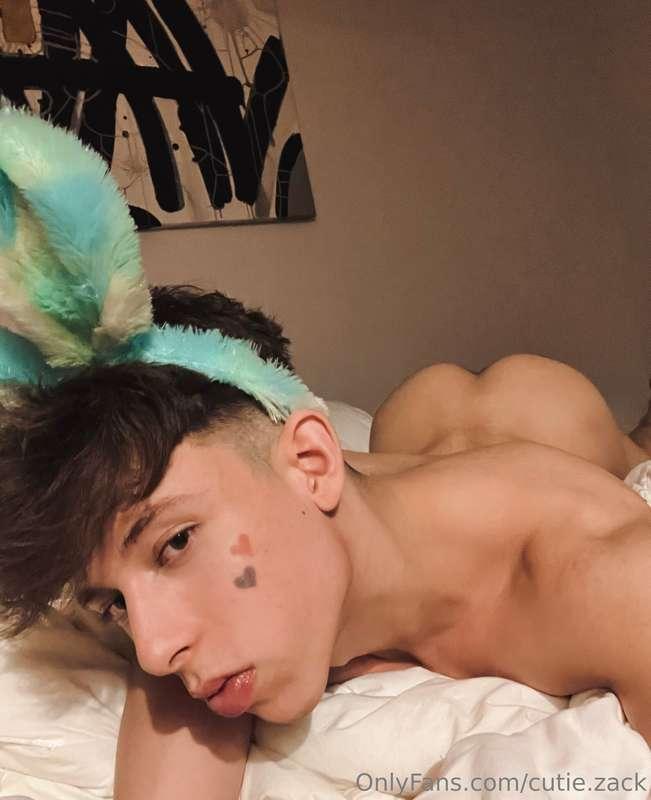 Go and check your DM’s for a cheeky Easter wish from me ❤️