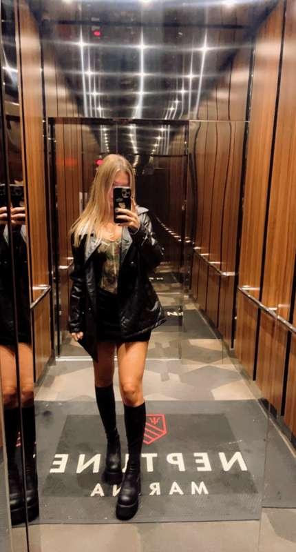 bad bitch i can be your fantasy🖤