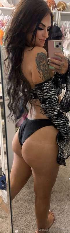 Happy bikini Wednesday and a lil bit of sexy Saturday 