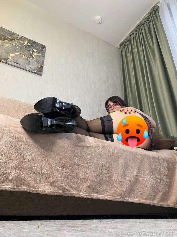 esterwitch image #1
