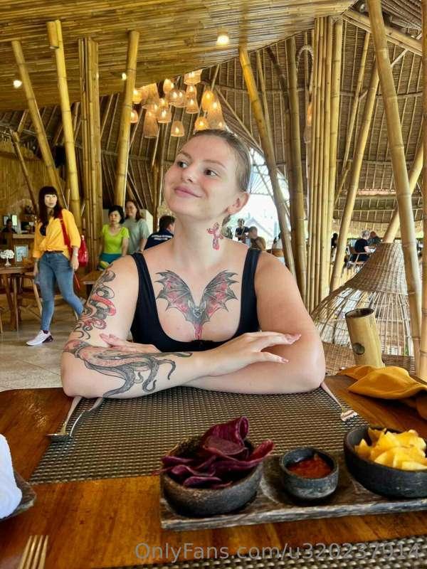 What do you think it takes for a girl to smile? 🤭