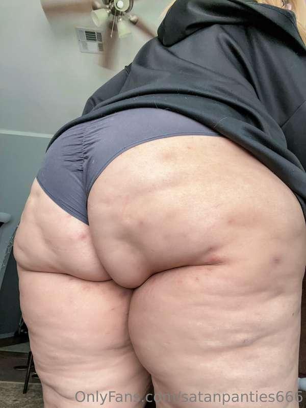 Jesus Christ look at how F A T my ass is

the best worship-b..