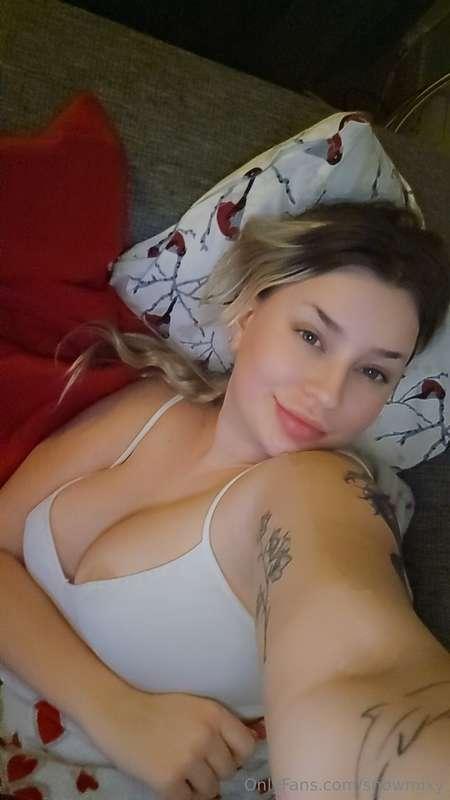 Guys <3 I try to answer all DMs every day but during the day..