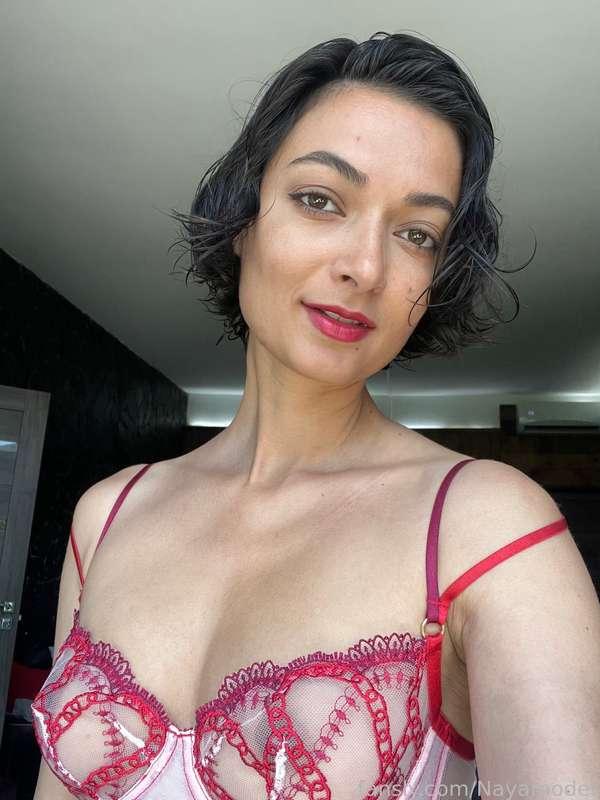 Few selfies with a smile 💋

#fup #smile #shorthair #brown #tanned #sexy #bra #lingerie #nips 