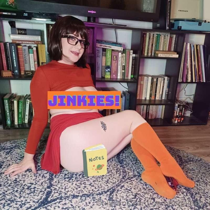 JINKIES! Don't miss out on this photoset of VELMA showing it..