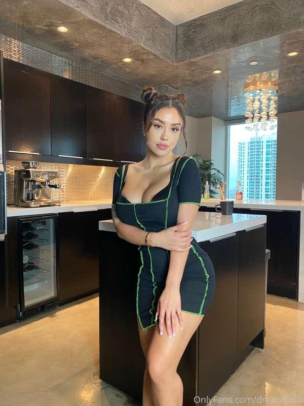 Sending a video in the DM 🖤💋