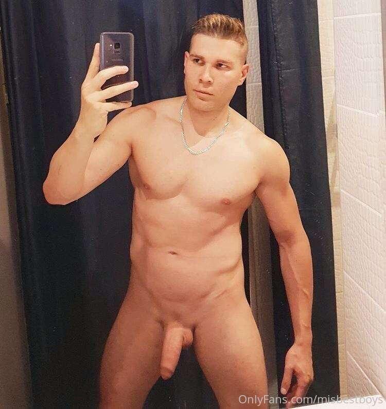 handsome blond boy with a good bar .... can help you🥒🥒🍌🍌🌶️🌶️..