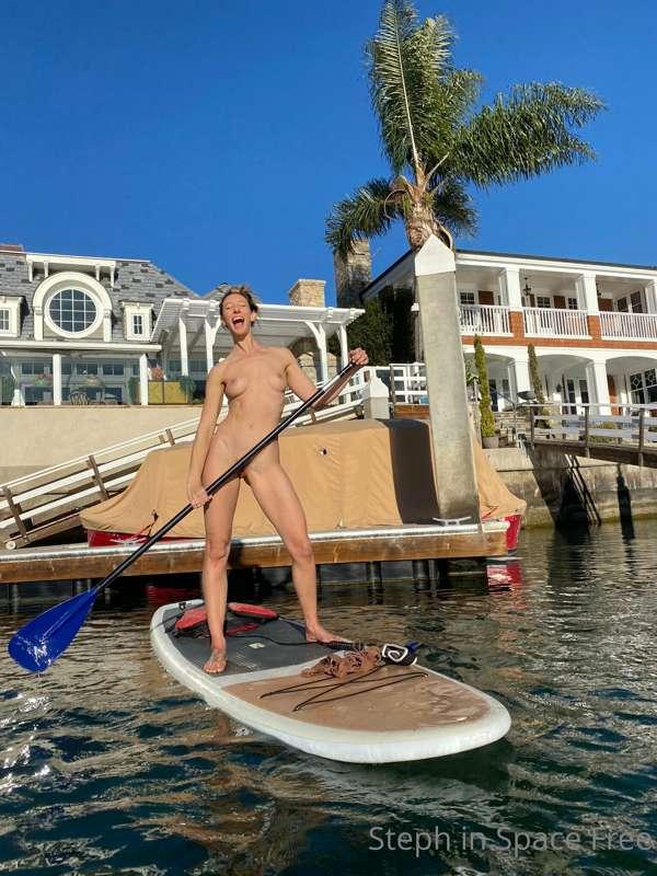 Finally fulfilling my dreams of paddleboarding nakeyyy! 💦🌊☀️..
