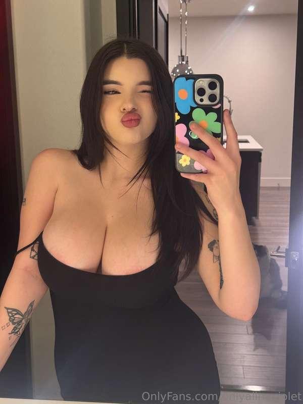 just me bein’ a lil cute today 🥹💗