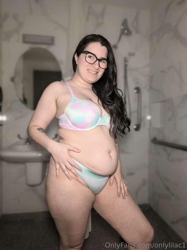 Morning photoshoot in the hospital bathroom feeling sexy tod..