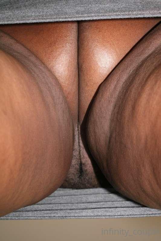 Thick thighs and a set of tight juicy holes 🤗😛