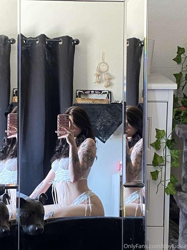 dm me if you wanna see these nude ★~(◡‿◡✿)
