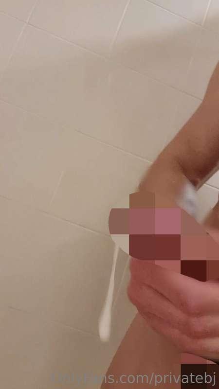 Watch me Masturbate & Cum while in the Shower 🍆💦
This video ..