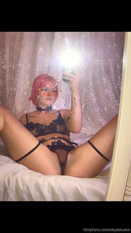 Anyone wanna be between these thighs?x