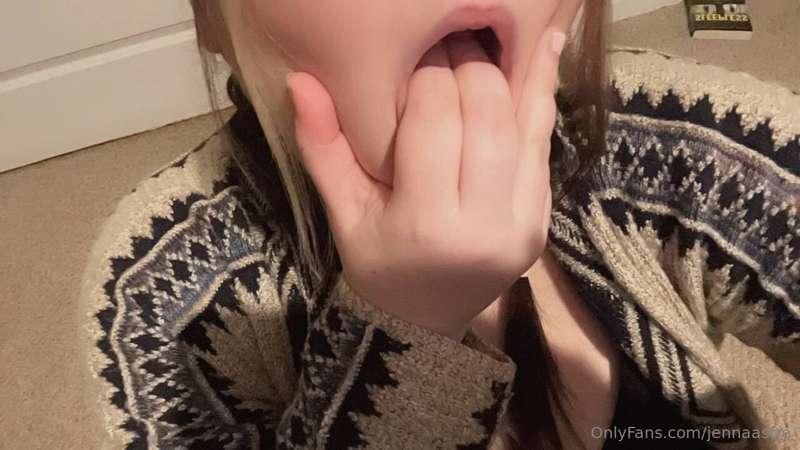 Ummm 😝 my fingers taste sooo good 