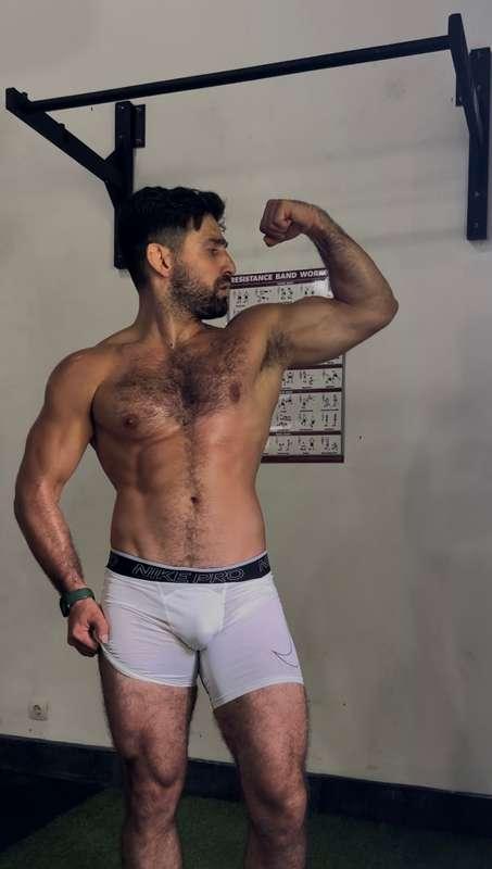 Abs workout - 3 levels 💪🏻
Repeat after me and get shredded! 