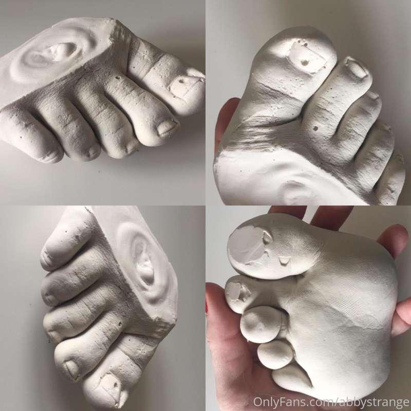 I tried to cast my toes in plaster and kinda failed... but I..