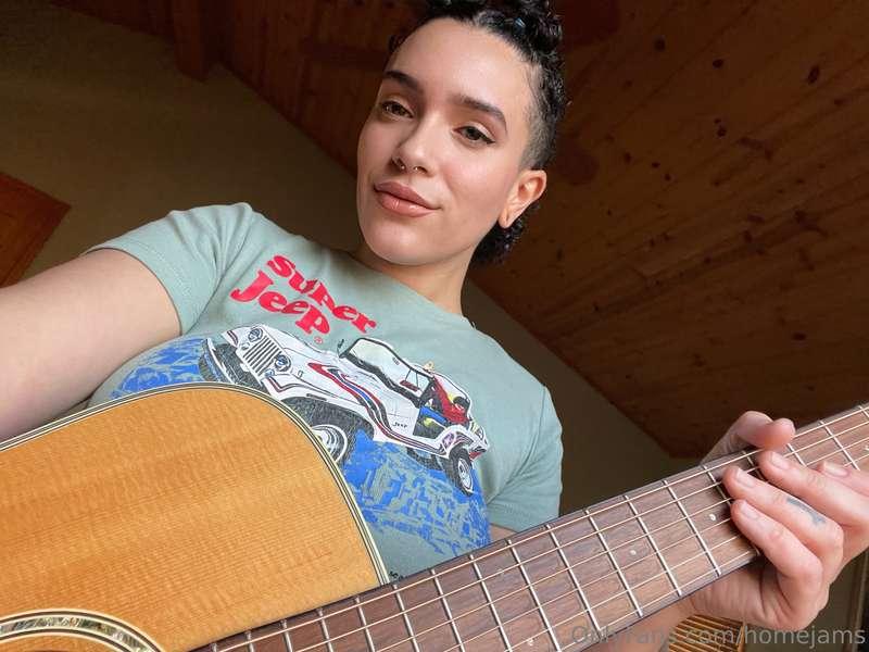 Just a little morning jam! So glad spring is finally here 🌞
