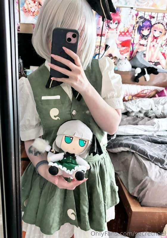 Finally got a Touhou cosplay 😊 
Wonder what lewd things I sh..