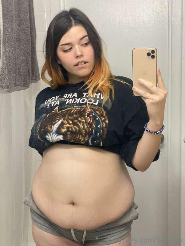 september 18th 🤍
goddess w a round belly