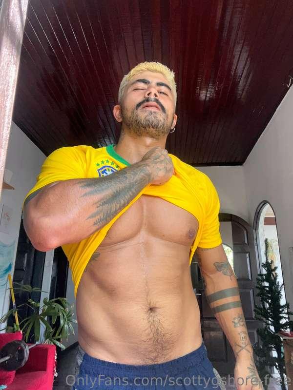 Go check out my good friend Pedro

✅ Brazilian 🇧🇷
✅ Muscles ..