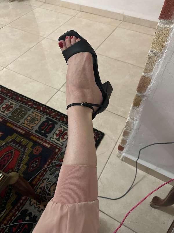 How do you like my new sandals?😋