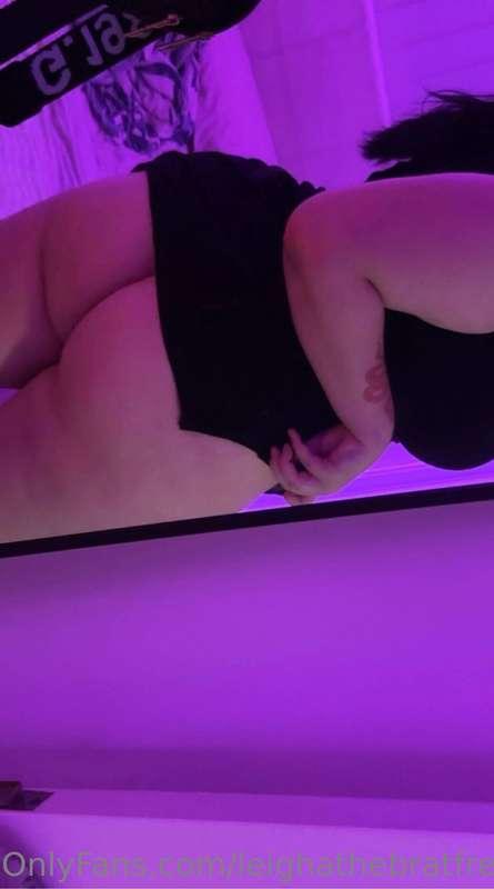 i want you to pin me up against the wall baby😌 @leighathebra..