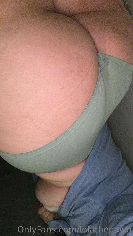Editing some clips of my ass caked in baby oil wbu