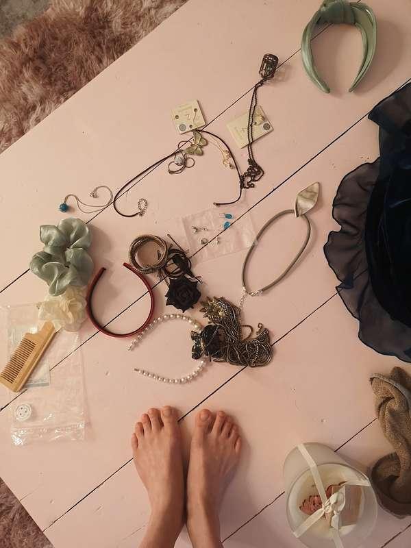 Setting foot in the model boudoir behind the scenes at my sh..
