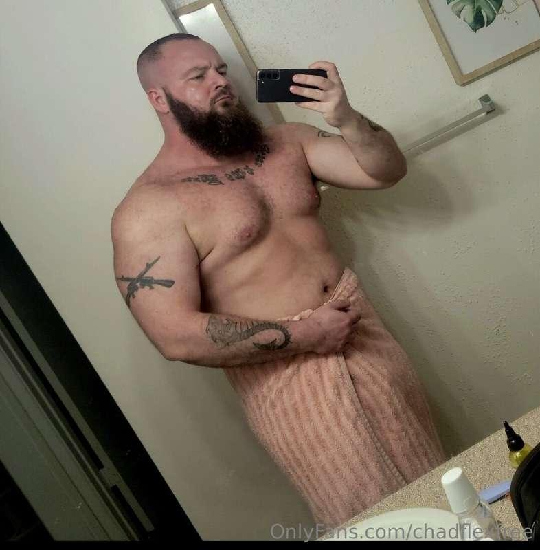 252 lbs not looking bad. Sub to my VIP page to see under the..