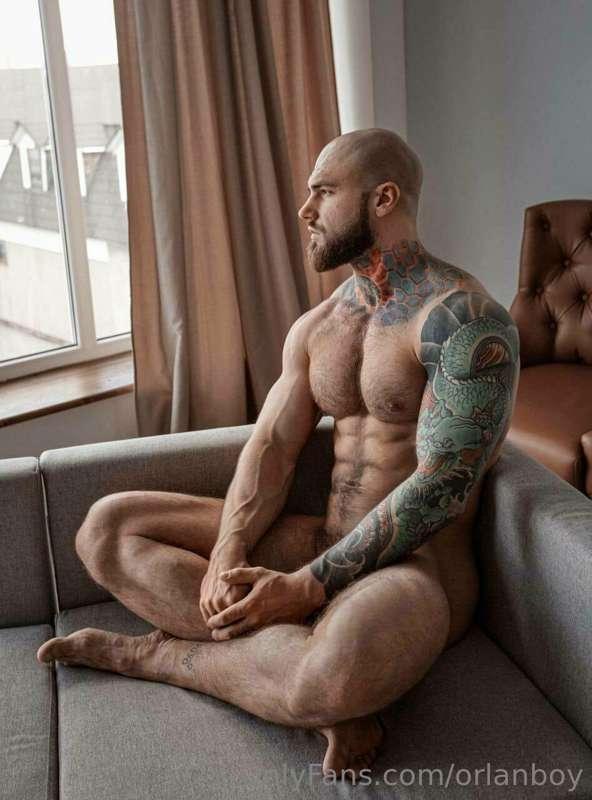Bisexual hunk @Va1demar He was a professional bodybuilder💪🏻 ..