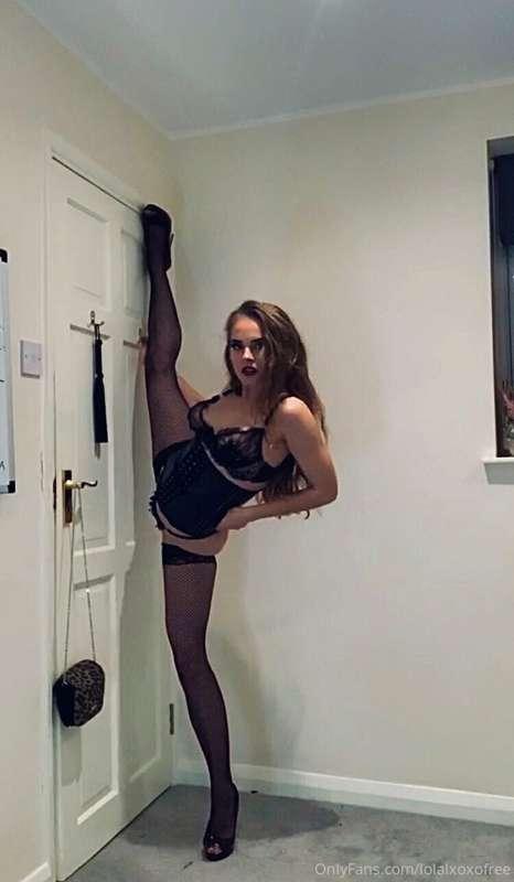 Stretch it for you Daddy 😈

https://onlyfans.com/lolalxoxoxo