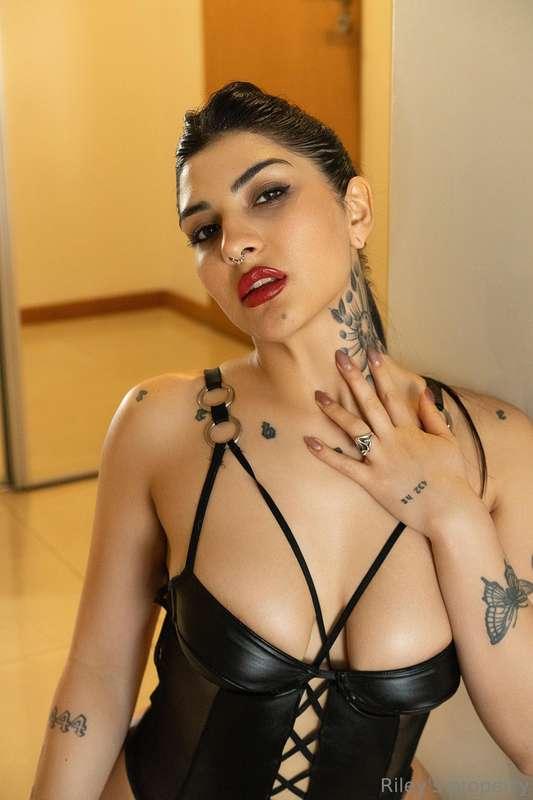 Tell me what you wanna see and i will show it to you.. 😈😏