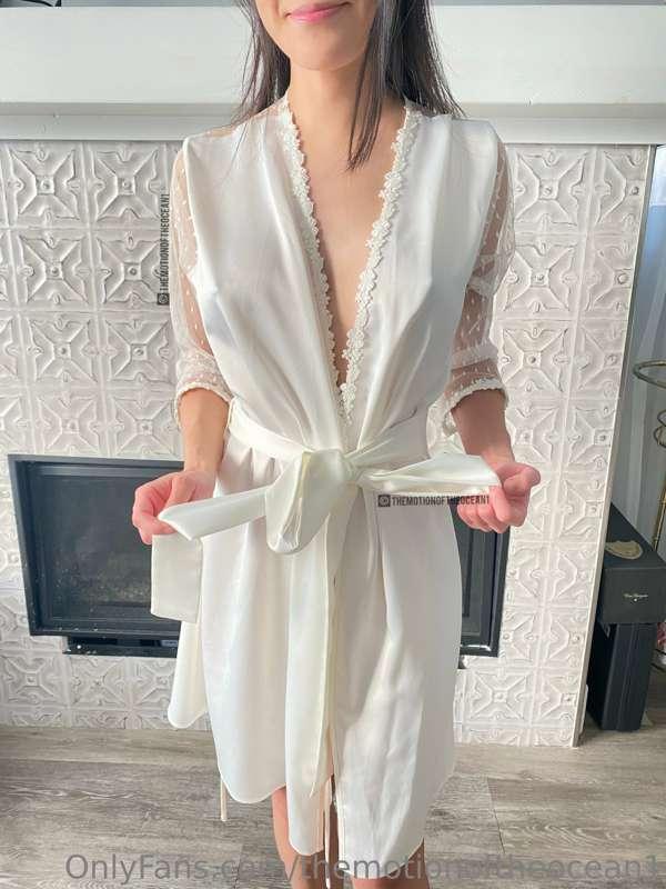 5 pics 

Swipe --> to slowly undress me 😍

tags // boobs, pu..
