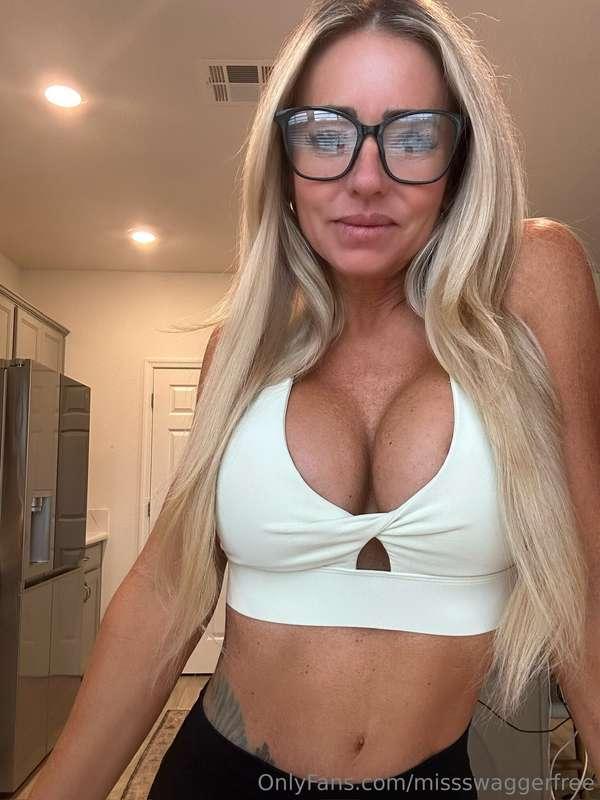 Do you want to spend your morning with me? 😘