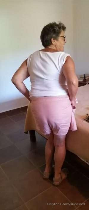 Modeling my outfit  This is what you've been waiting for my ..