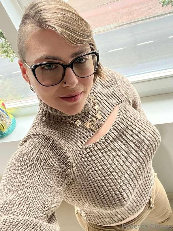 curvesrebecca69 image #2