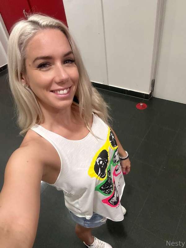 Hello guys, let’s go to buy some clothes🥰
