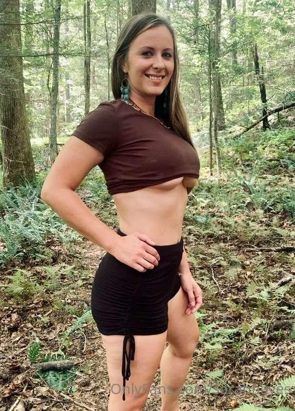 Which is sexier…underboob flirts or the full flash?