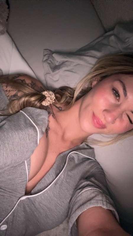 My titties look so perky🤭 Would you fuck them?🍆
