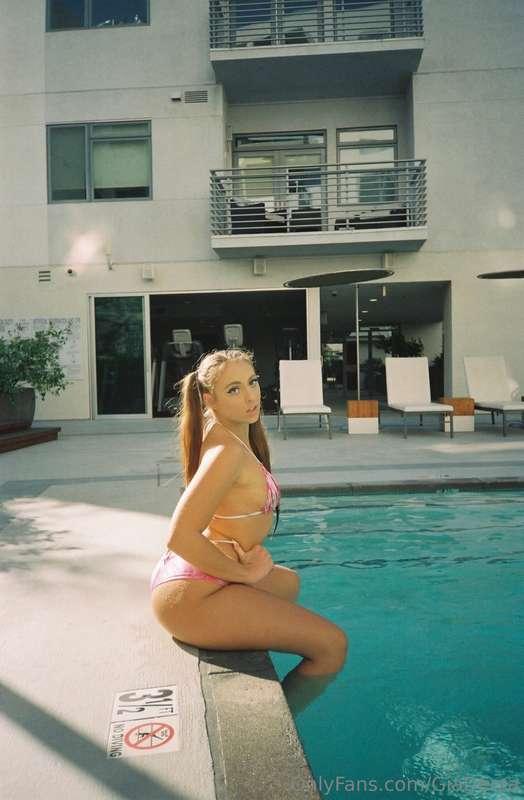 pool side baby 💝