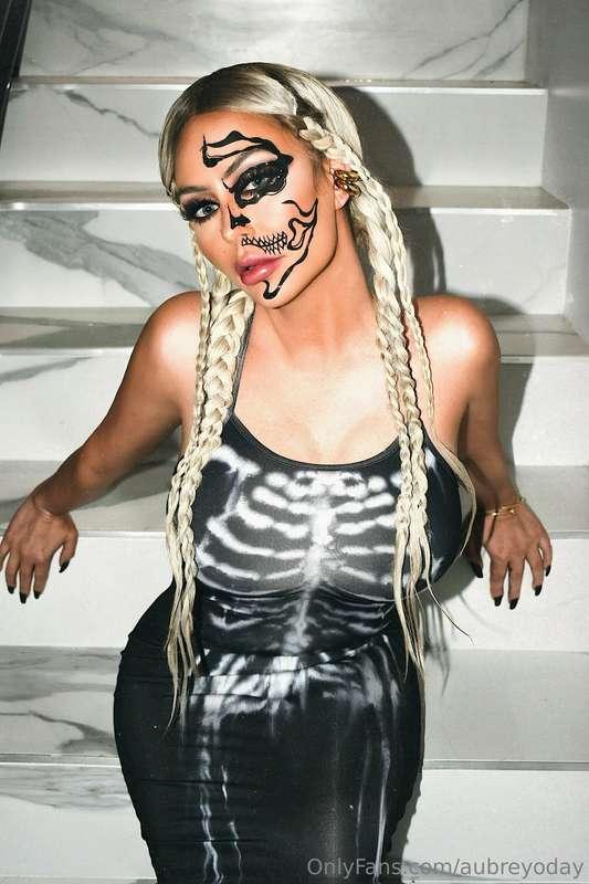 halloween doesn't HAVE to be over 😈