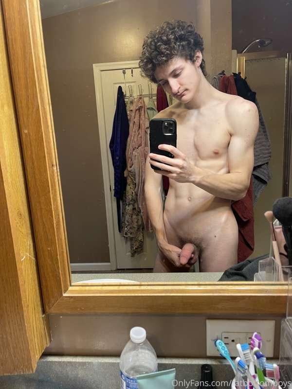 I can’t think of anything to caption these as 🤷